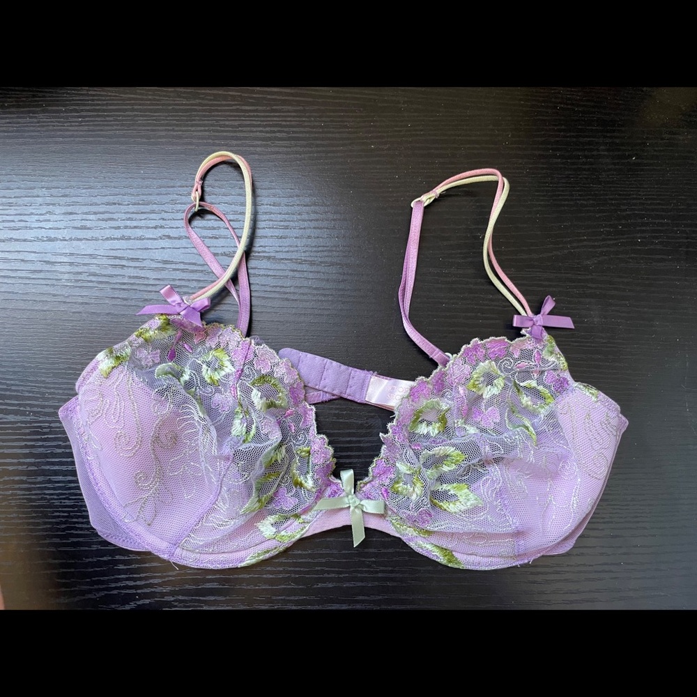 Beautiful Victoria’s Secret Lavender Floral Lace Balconette Bra